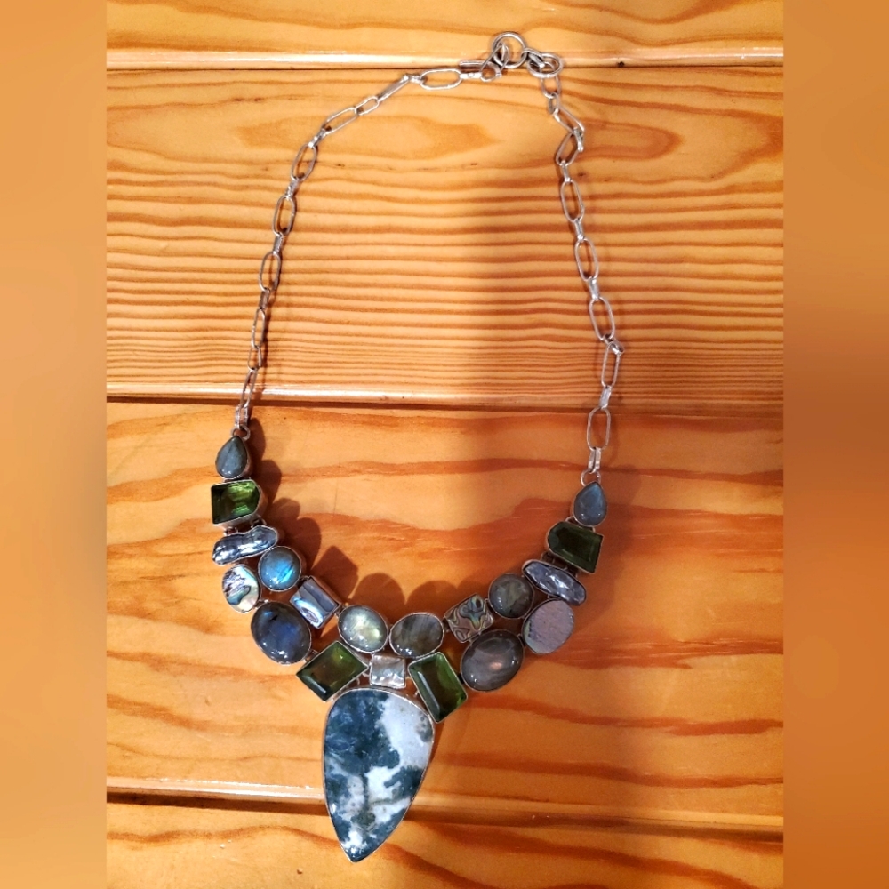 Elegant Silver and Green With Abalone Shell Gemstone Necklace 20 Inch